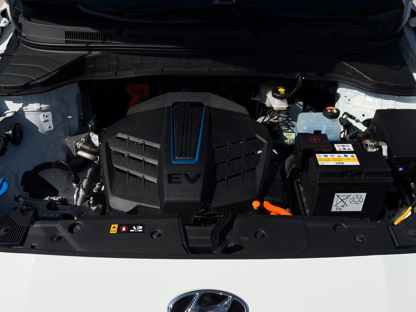 Fahrzeugabbildung Hyundai KONA E Select SHZ LHZ ACC LKA LFA Navi CarPlay