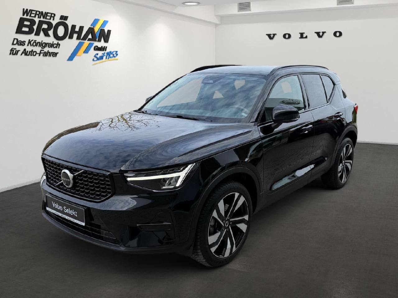 Fahrzeugabbildung Volvo XC40 Plus Dark 2WD
