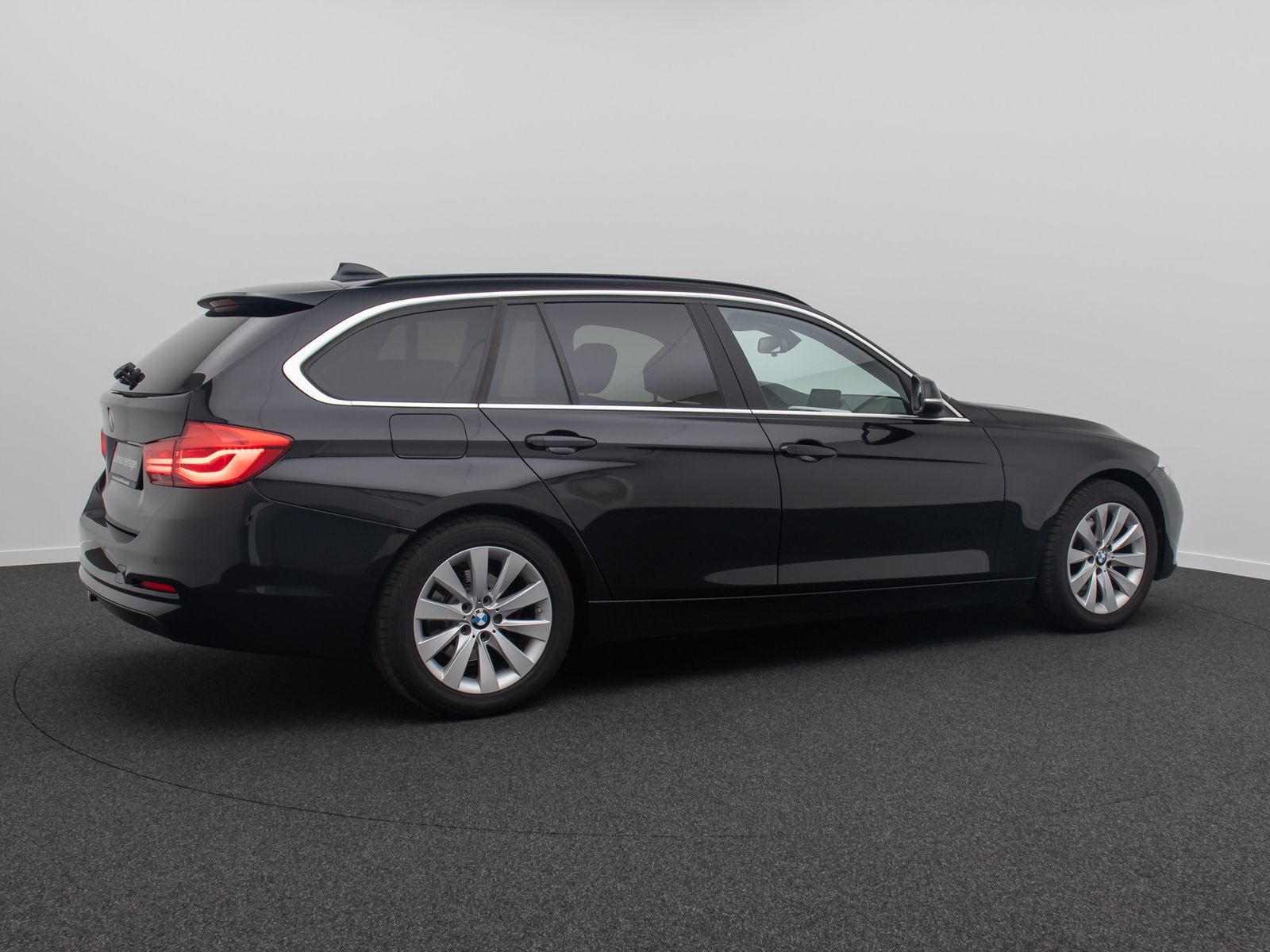 Fahrzeugabbildung BMW 320d HUD HiFi NaviPro Alarm DriveAss Komfo Leder