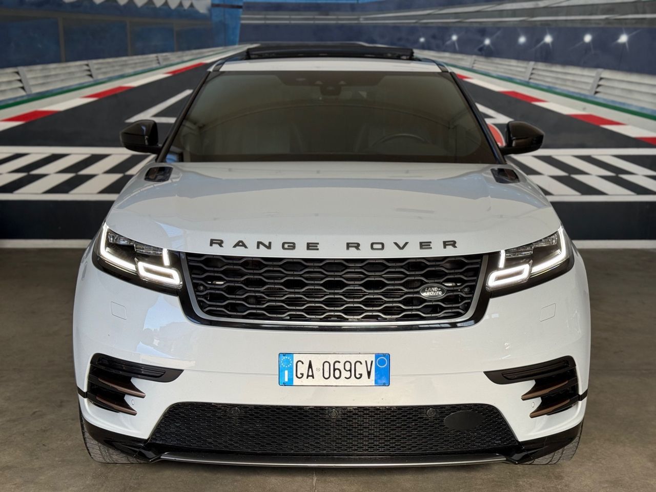 Land Rover Range Velar 2.0D I4 240 CV R-Dynamic imagem 2