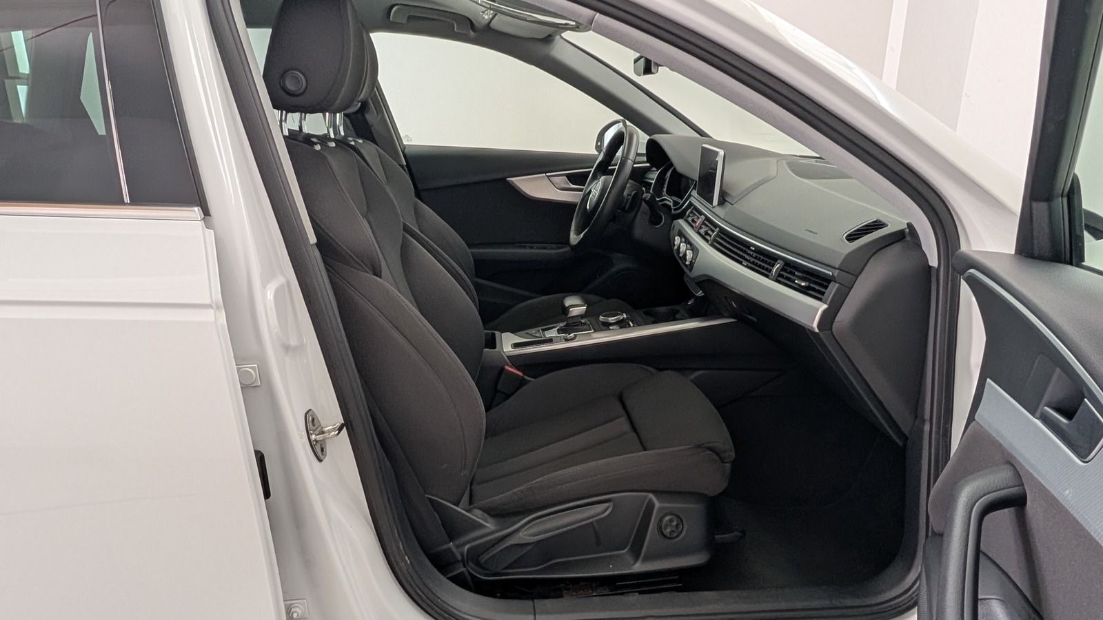 Fahrzeugabbildung Audi A4 Avant 35 TDI sport S-tronic LED * Navi