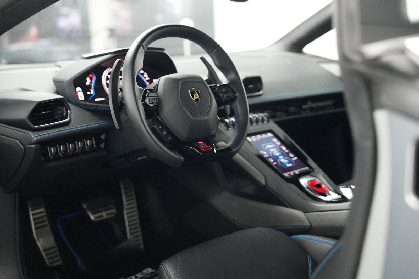 Fahrzeugabbildung Lamborghini Huracán EVO V10 /LIFT/SENSONUM/KAMERA/ACC