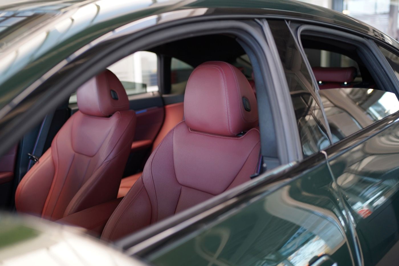 Fahrzeugabbildung BMW i4 eDrive40 GC M-Sport +ParkingAssistent+Komfort