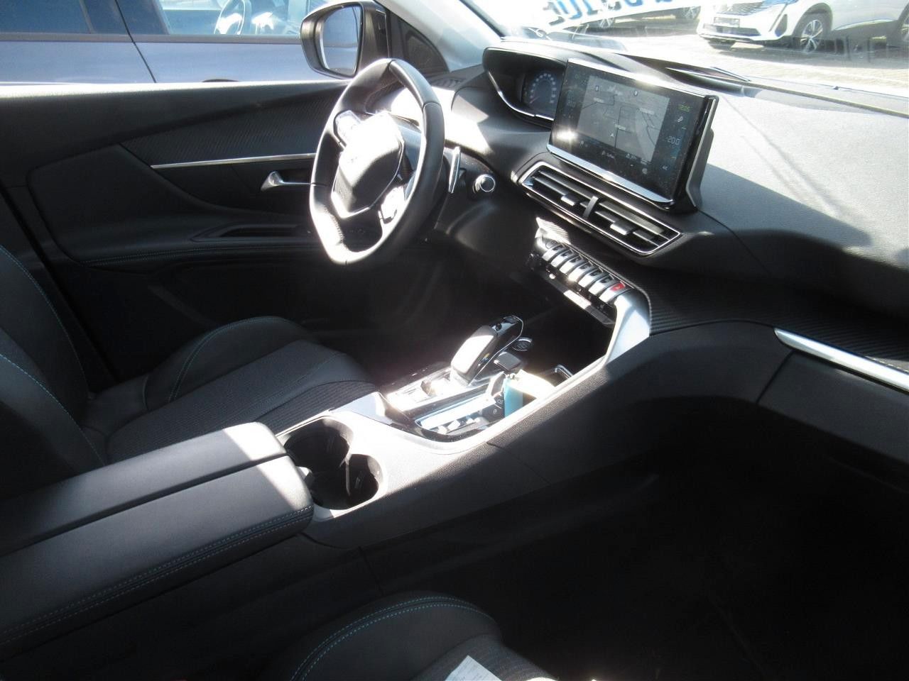 Fahrzeugabbildung Peugeot 3008 Hybrid PHEV ALLURE NAVI/LED/KAMERA/SH/AHK