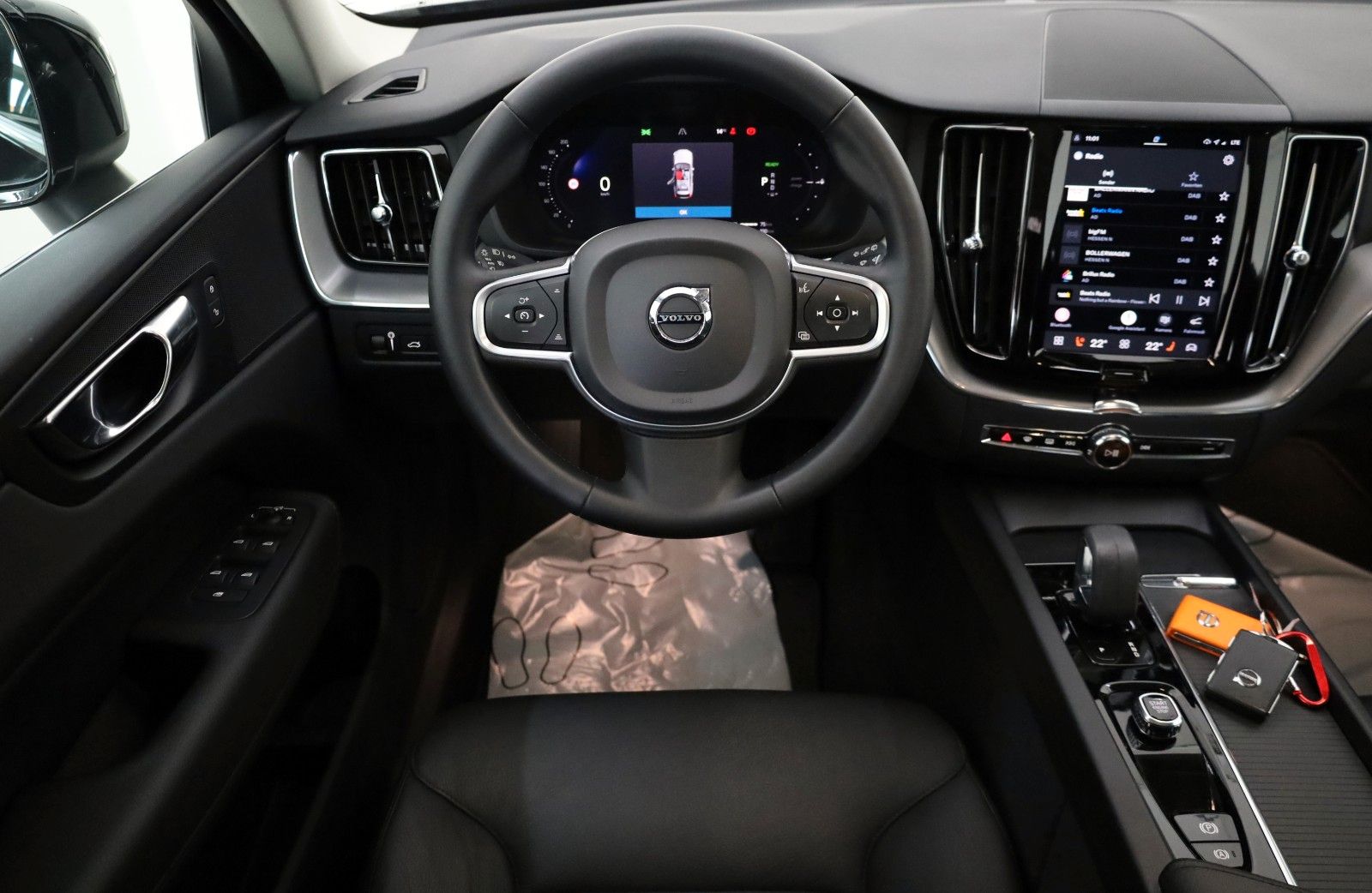 Fahrzeugabbildung Volvo XC60 T6 Recharge  AWD Leder,Navi,LED,Auto Pilot