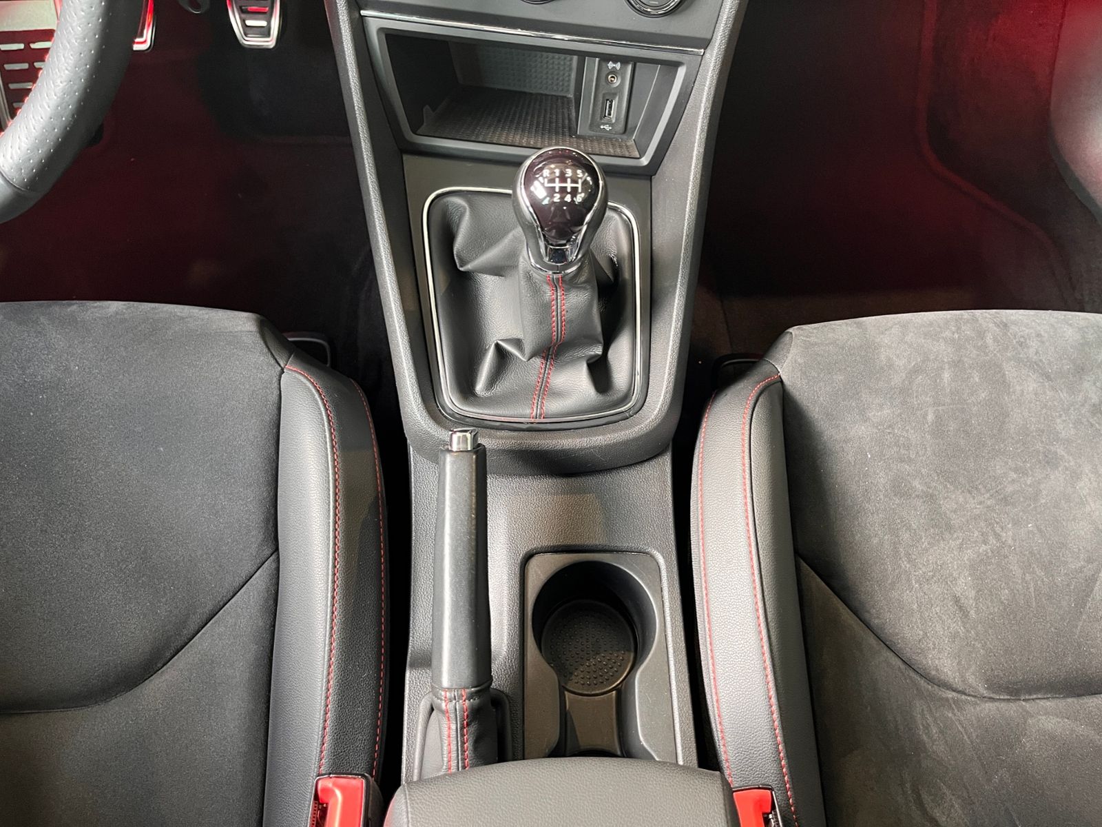 Fahrzeugabbildung SEAT Leon ST FR KLIMA LED NAVI ALU