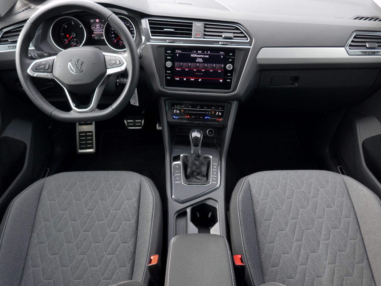 Fahrzeugabbildung Volkswagen Tiguan MOVE 2.0 TDI DSG | LED RFK ACC Navi