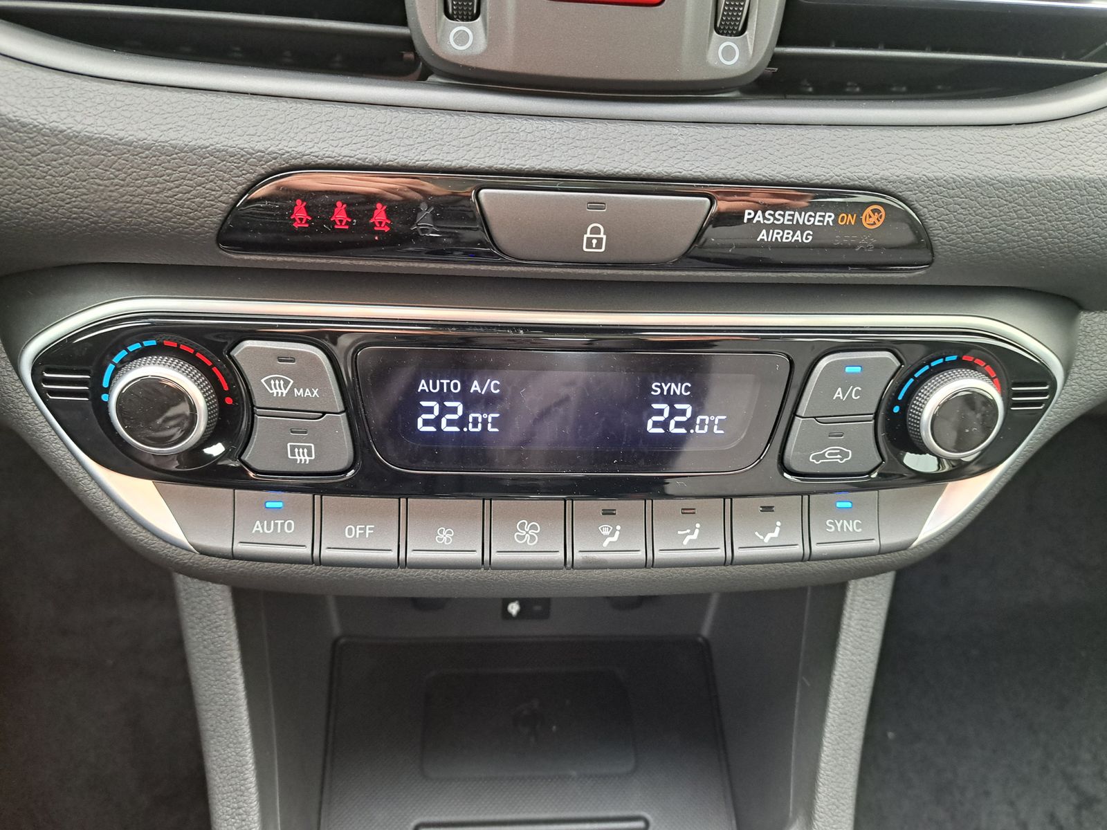 Fahrzeugabbildung Hyundai i30 LED NAVI KAMERA WINTERPAKET TEMPO ALU