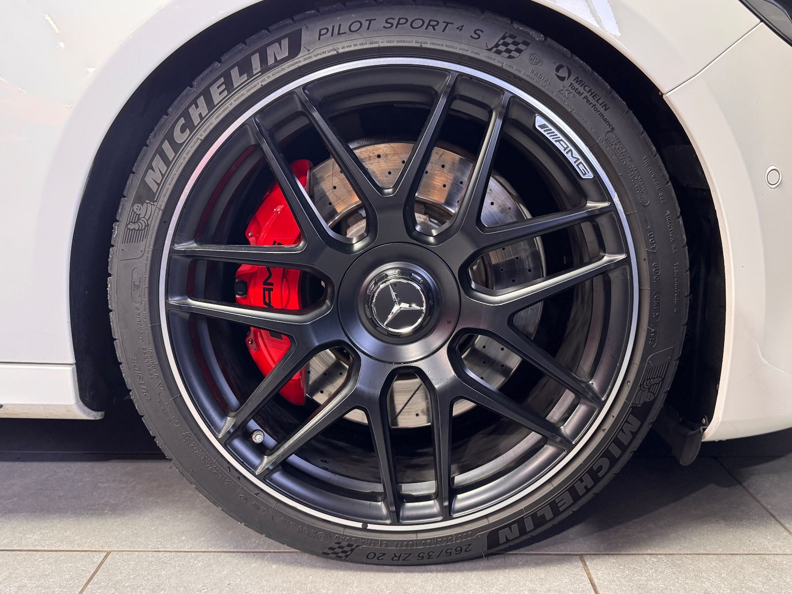 Fahrzeugabbildung Mercedes-Benz E 63 S AMG 4Matic+|AMG DRIVER|BURMESTER|TV|VOLL