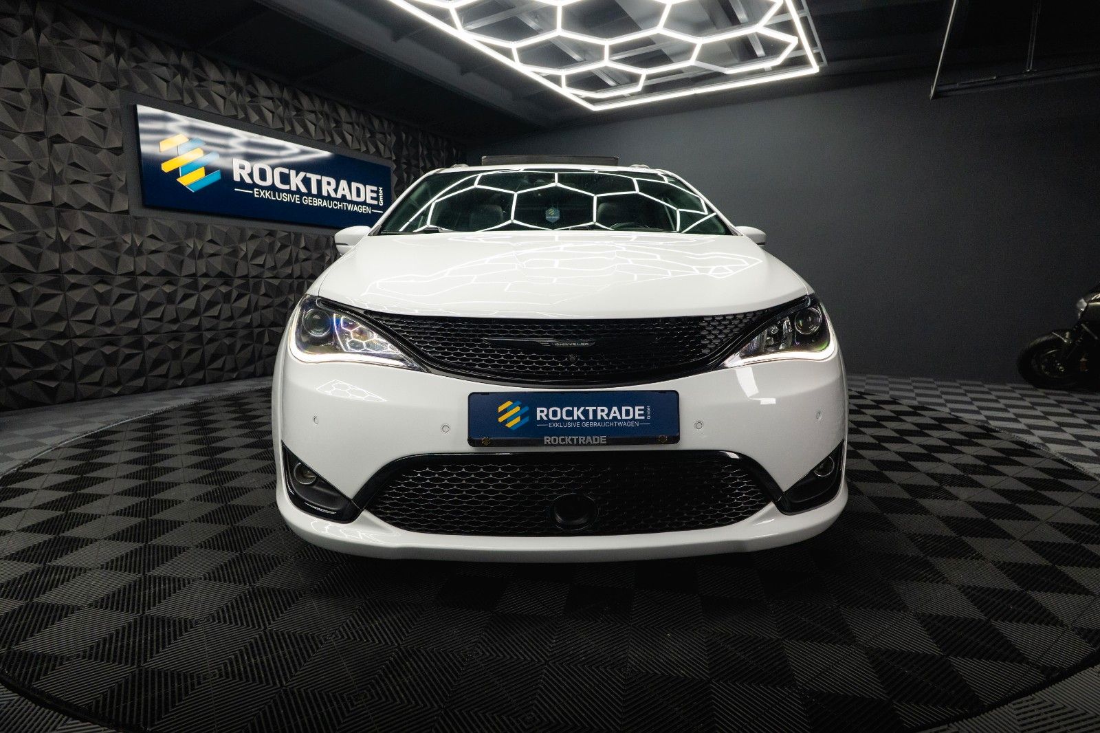 Fahrzeugabbildung Chrysler Pacifica 3.6 V6 LIMITED Night *Pano*CarPlay*ACC