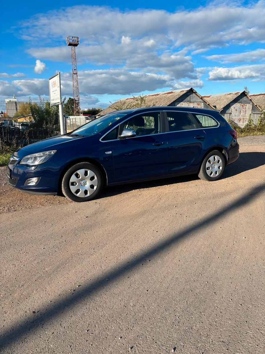 Opel Astra 2011 — engine 92 HP (68kW)