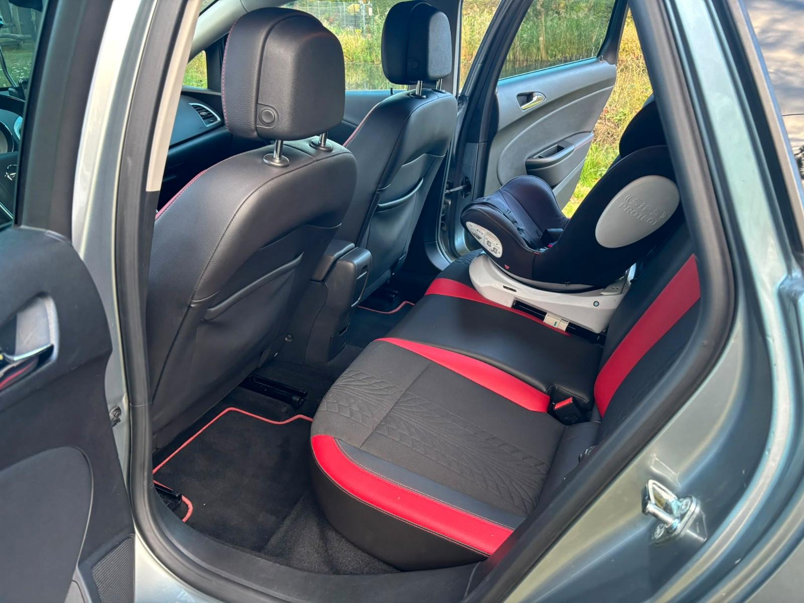 Opel Astra 2015 — фото 14