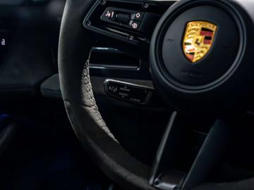 2022 Porsche TAYCAN — миниатюра 11
