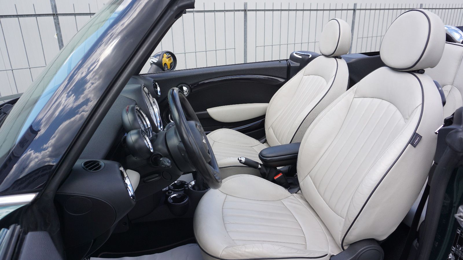 Fahrzeugabbildung MINI COOPER S Cabrio 1.6 Ltr, Bi-Xenon,Navi,Leder,+WR