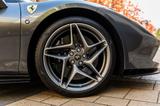 Ferrari F8 Tributo Coupé DCT Lift Garantie Carbon - graue Ferrari F8