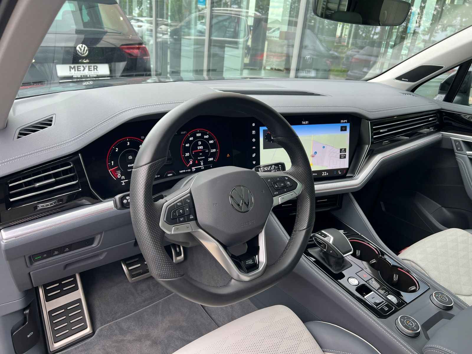 Fahrzeugabbildung Volkswagen Touareg R-Line 3.0 TDI 4MOTION *AHK, Adaptivfwg.