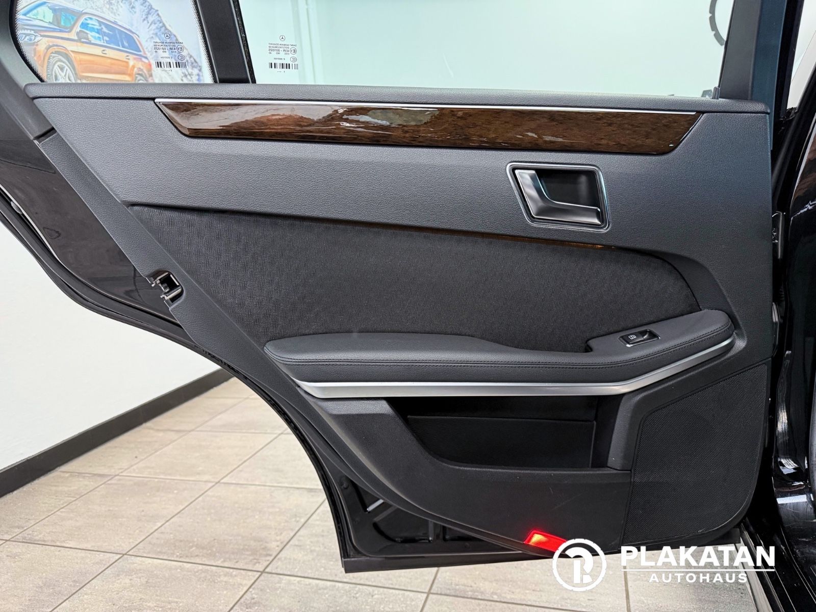 Fahrzeugabbildung Mercedes-Benz E 200 T-Modell Abst-Tempomat Navi MB-Service