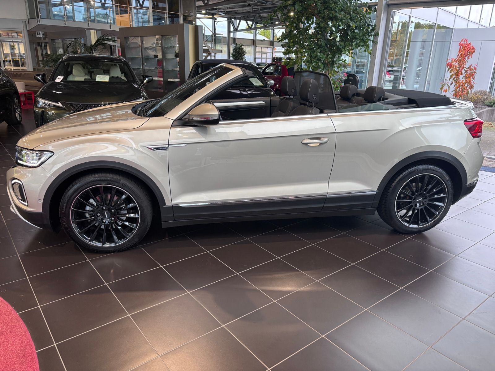 Fahrzeugabbildung Volkswagen T-Roc Cabriolet Move RFK LED NAVI ALU