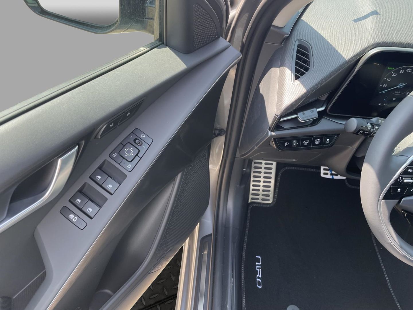 Fahrzeugabbildung Kia Niro Hybrid Spirit Sitzkühlung SpurhalteASS DAB