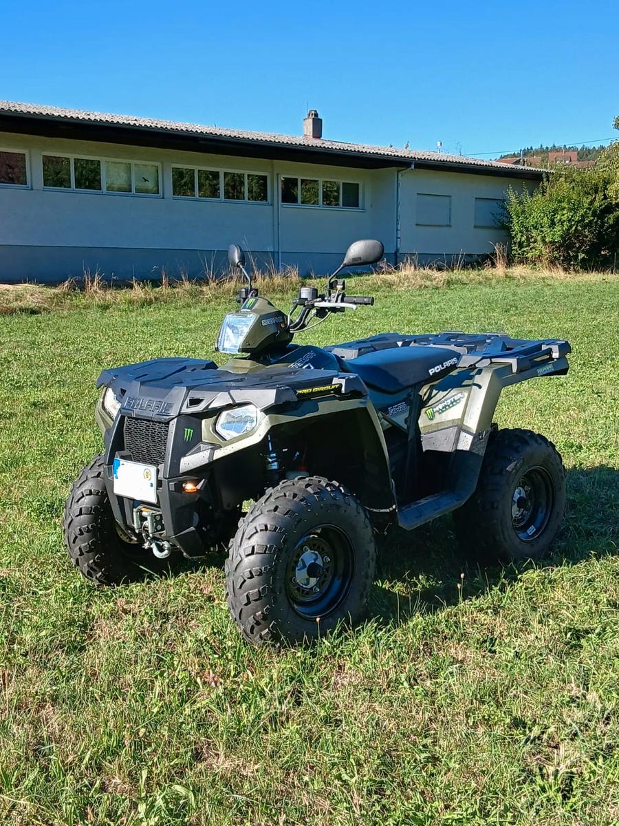 Polaris Sportsman 2015 — rear view