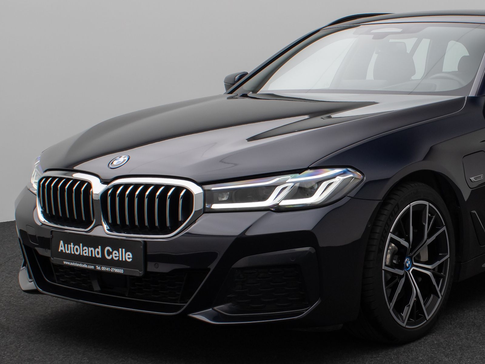 Fahrzeugabbildung BMW 530e xD M Sport Individual Panorama HUD H/K Voll