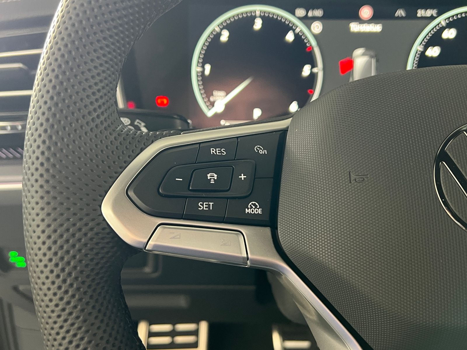 Fahrzeugabbildung Volkswagen Touareg R-Line 3.0 V6 TDI 4MOTION *Luftfederung,