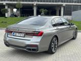BMW M760Li xDrive V12 Executive Lounge - BMW: 7 V12