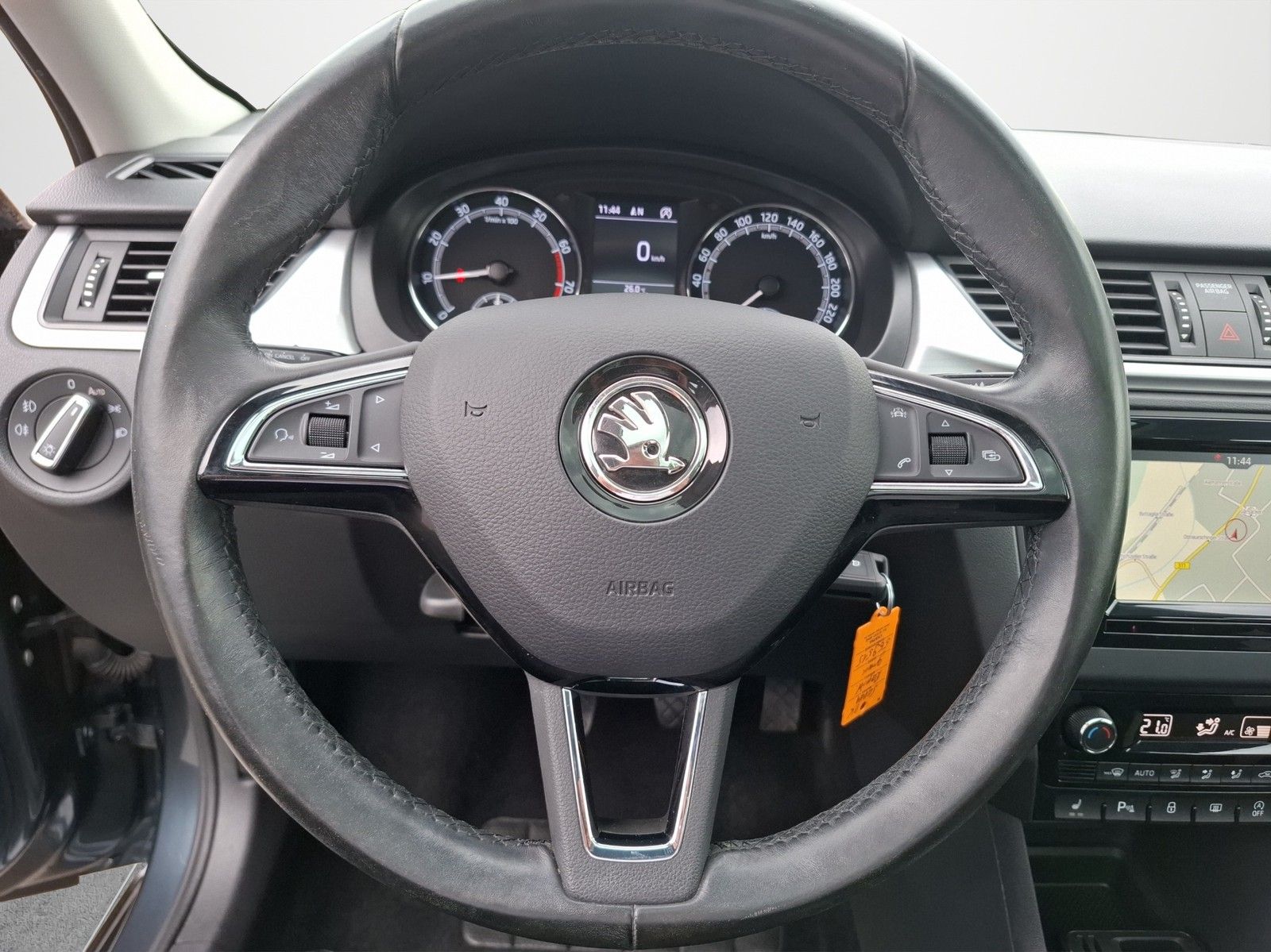 SKODA Rapid Spaceback 1.0 TSI Scout KLIMA / NAVI / PAN - Image 11