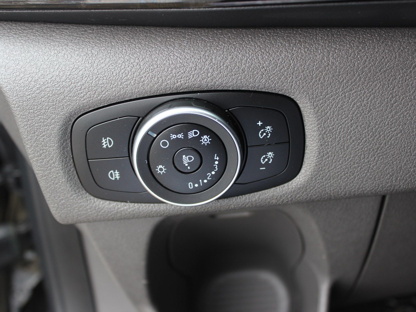 Fahrzeugabbildung Ford Tourneo Custom 320 L2 Tourneo Trend FWD