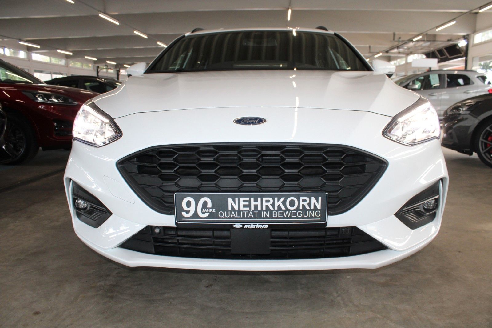 Fahrzeugabbildung Ford Focus ST-Line Turnier LED Park + Winter Paket