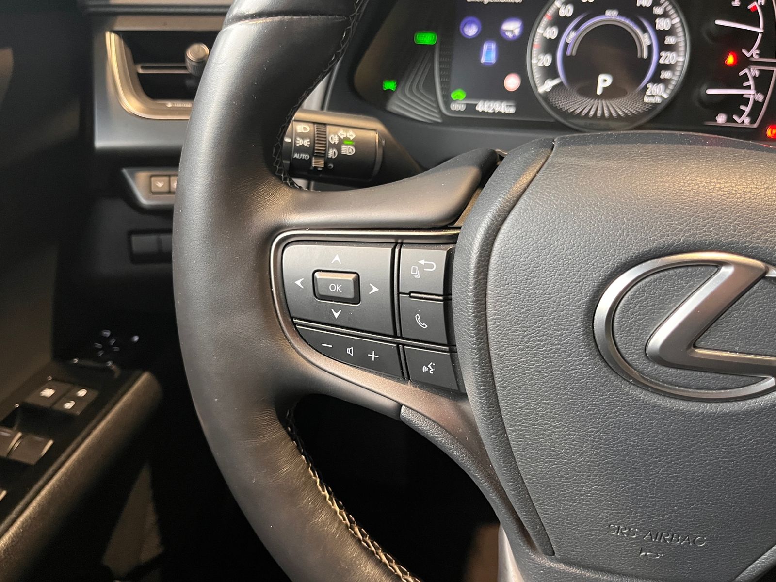 Fahrzeugabbildung Lexus UX 250 h Style AHK LED SHZ CARPLAY RFK