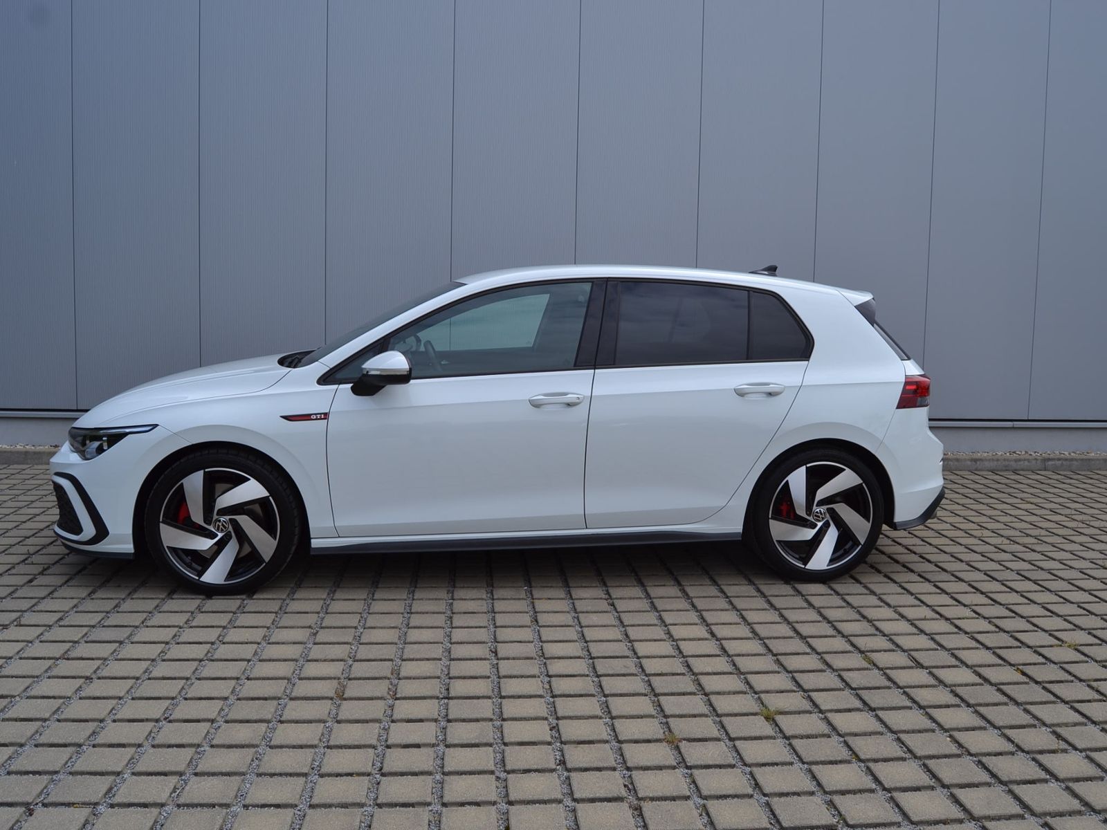 Golf VIII GTI 2.0 TSI DSG 18-ZOLL+SFW/LED/NAVI+V