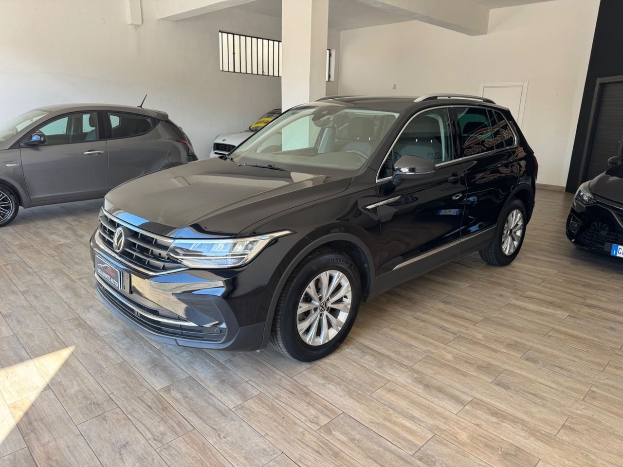 Volkswagen Tiguan 2.0 TDI 150 CV SCR DSG Eleganc imagem 3