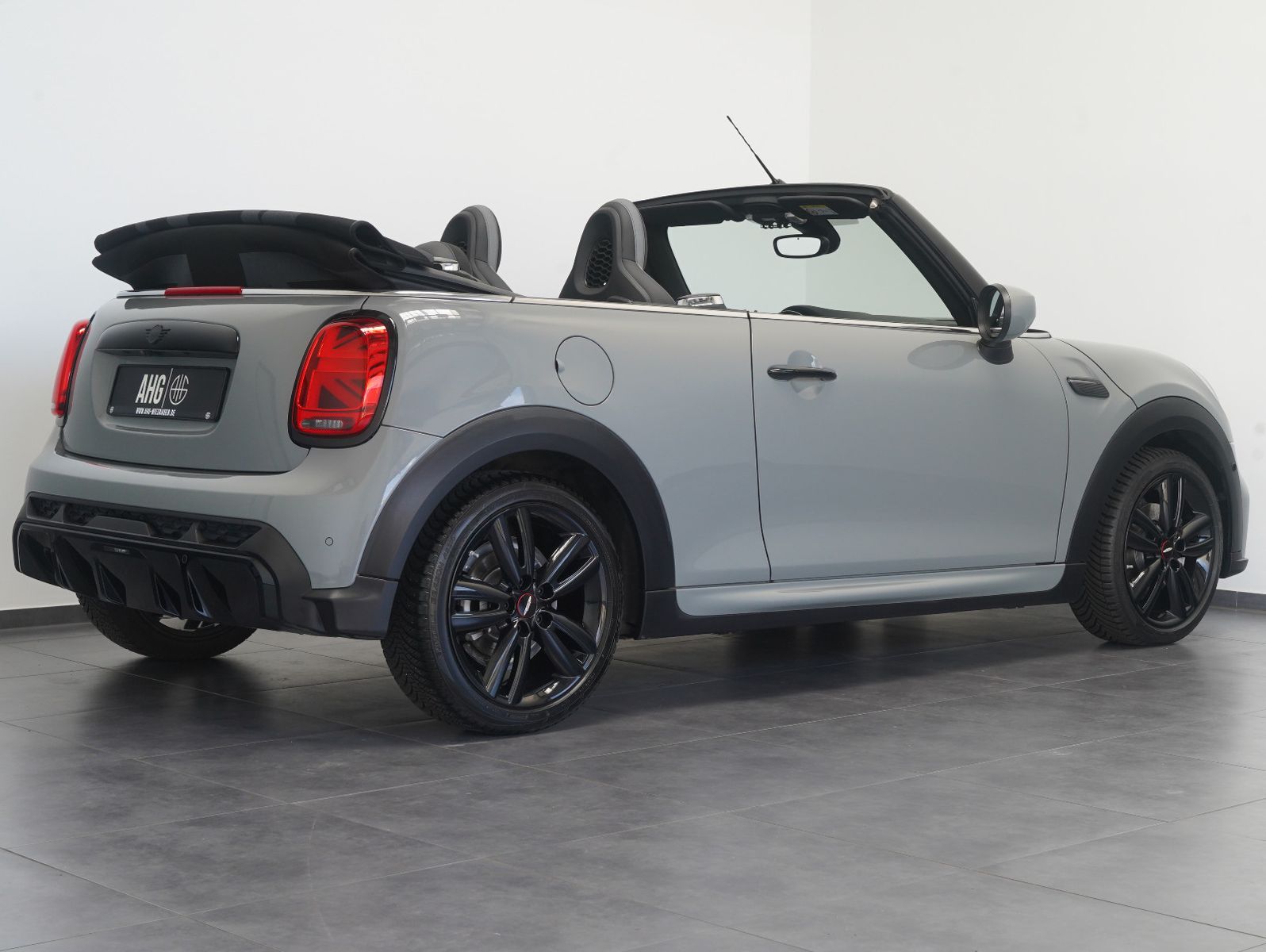 Fahrzeugabbildung MINI Cooper Cabrio John Cooper Works Trim MINI YOURS