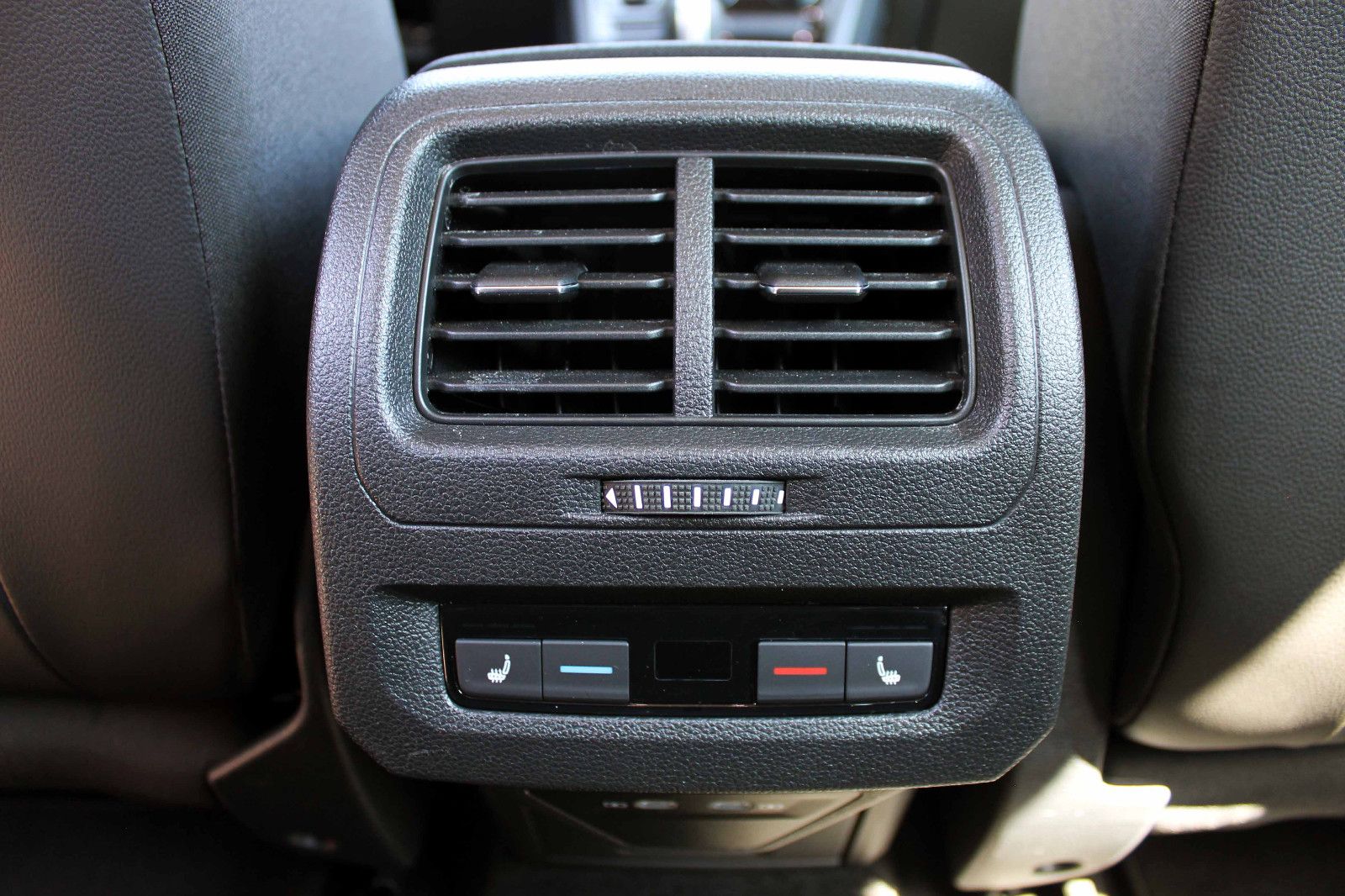 Fahrzeugabbildung Volkswagen Touran Comfortline 2.0 TDI DSG ACC PDC KAM LED