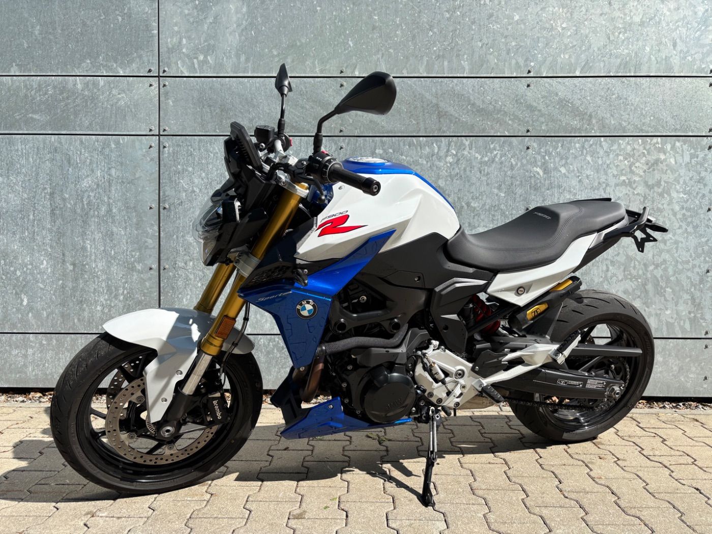 Fahrzeugabbildung BMW F 900 R A2 Style Sport 3 Pakete