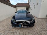 Mercedes-Benz E 200 9G-TRONIC Avantgarde - Mercedes-Benz E 200 mit Benzin-Antrieb: Blau