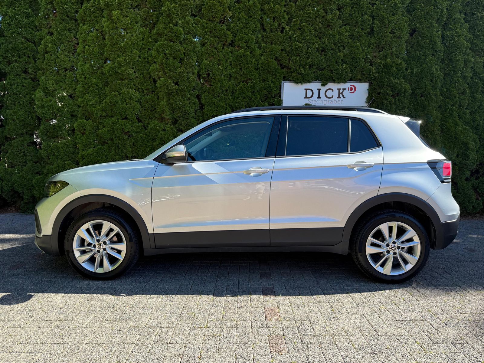 Fahrzeugabbildung Volkswagen T-Cross 1.0 TSI DSG Life LED+KAM+ACC+CARPL+SHZ+