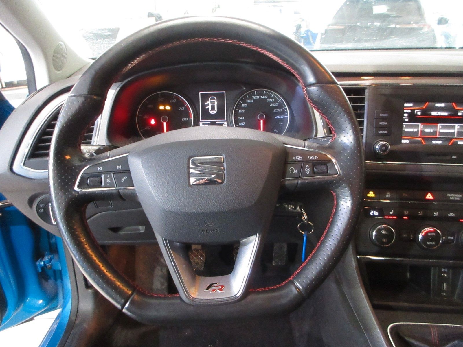 Fahrzeugabbildung SEAT Leon 1.8T FR LED/SHZ/PDC/18"ALU/TEMPOMAT