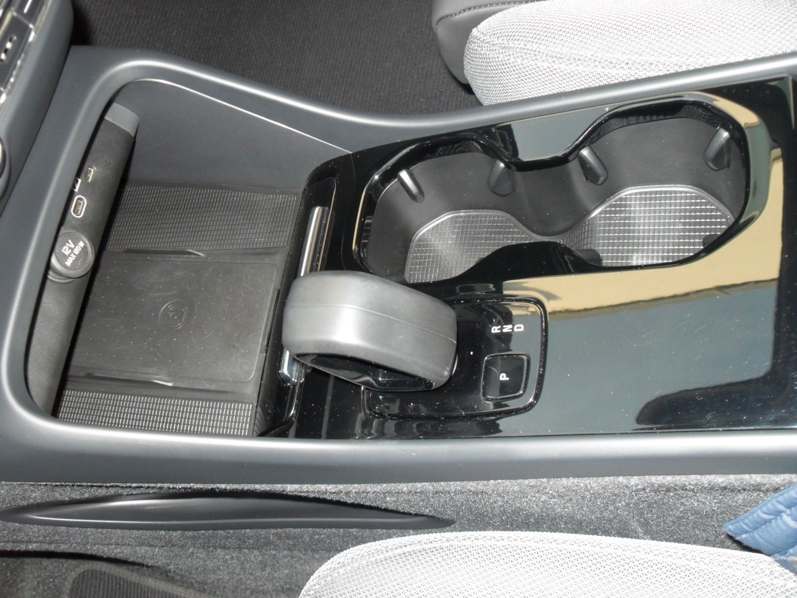 Fahrzeugabbildung Volvo C40 Ultimate Recharge Pure Electric AWD