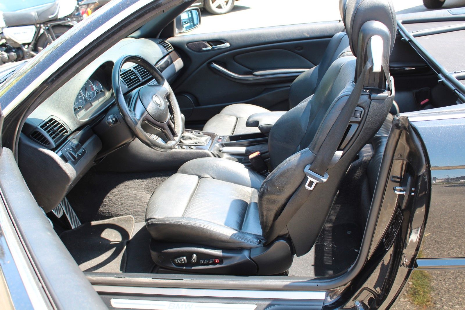 330Ci CABRIO 1. Hand Scheckheft!!