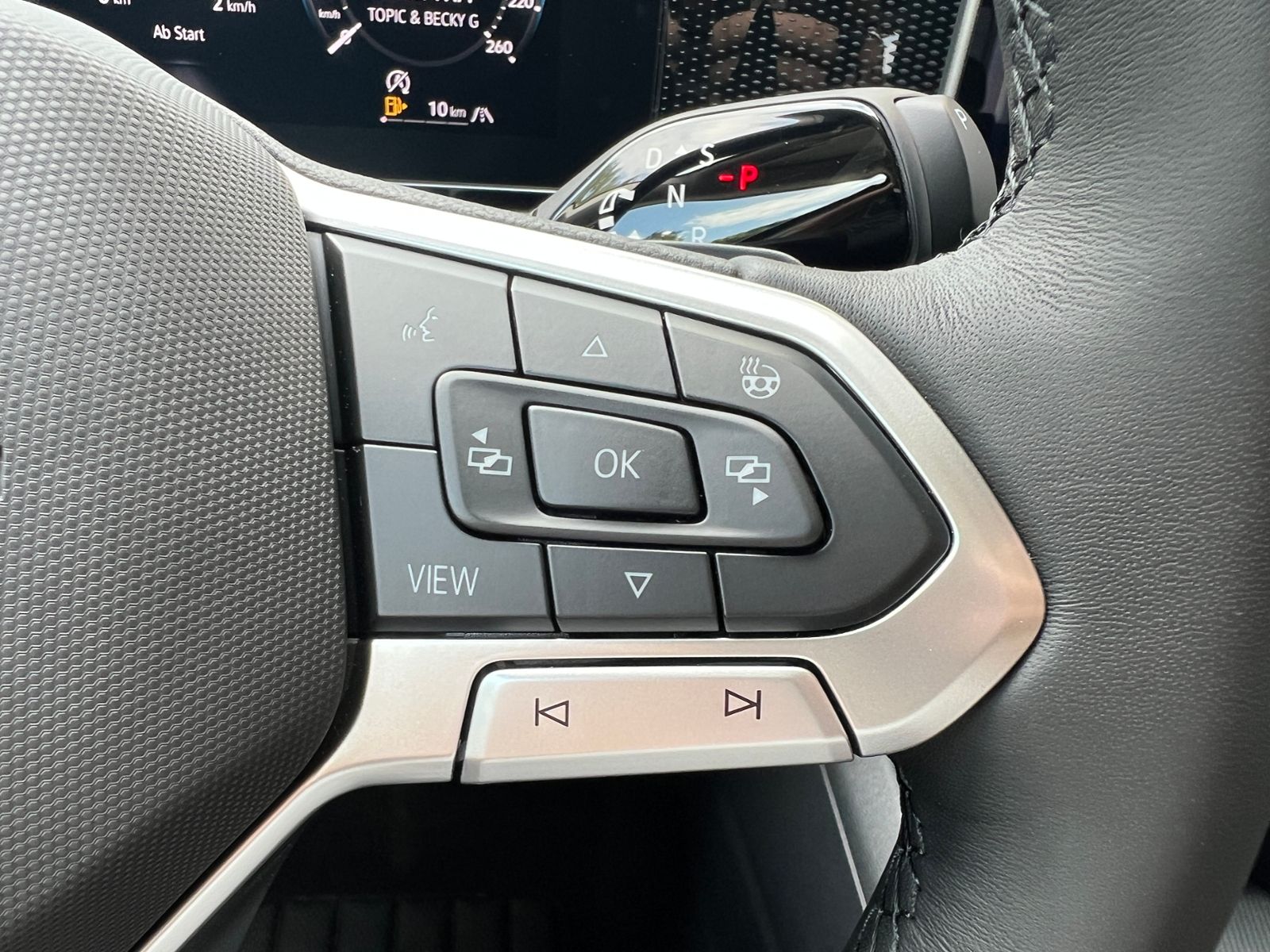 Fahrzeugabbildung Volkswagen Tiguan LIFE 1.5 eTSI DSG *AHK, LED Plus, Kamera,