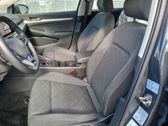 Fahrzeugabbildung Volkswagen Golf VIII Variant 1.0 eTSI DSG Life LED NAVI SHZ