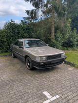 Audi 100 C3 5 Zylinder - Audi 100 mit Benzin-Antrieb: Limousine, Zylinder