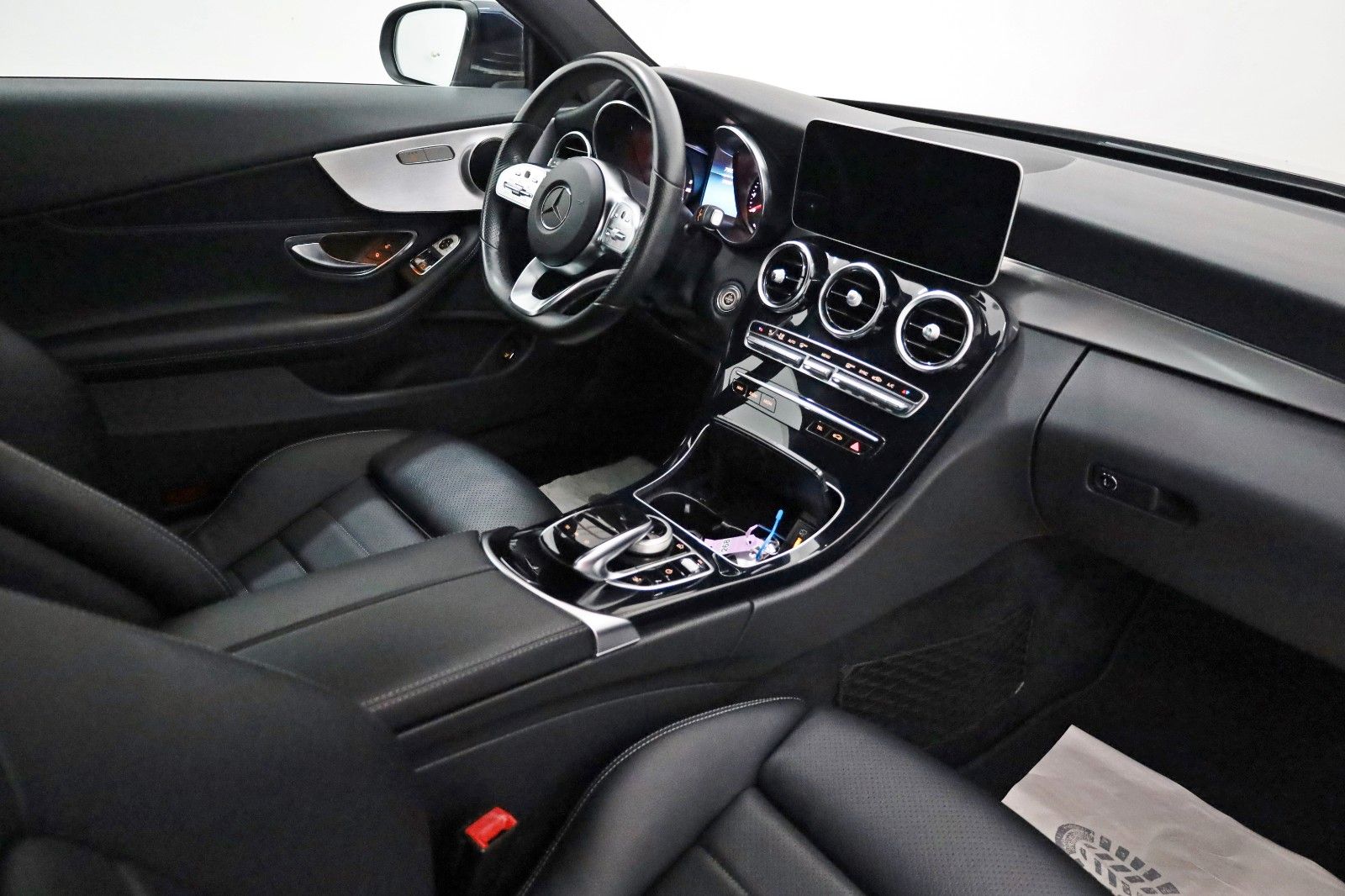 Fahrzeugabbildung Mercedes-Benz C 200 Coupe AMG Line Leder,Navi,LED,SH,PDC,SR+WR