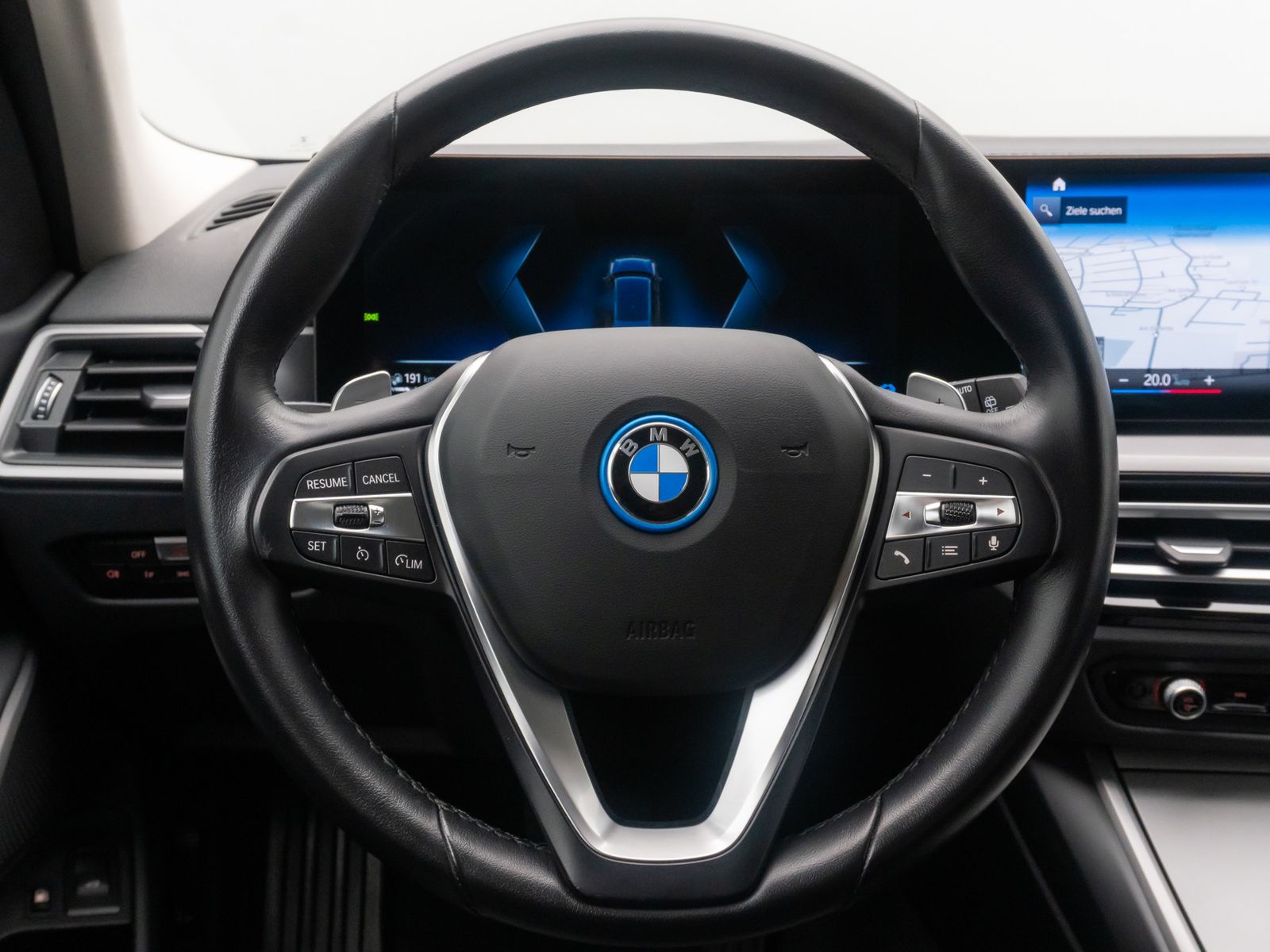 Fahrzeugabbildung BMW 330e DAB Widscreen Geschwindigkeitsreg Sport PDC