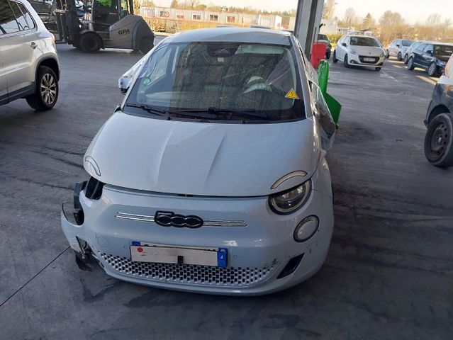 Fiat 500E III 42KWH 118