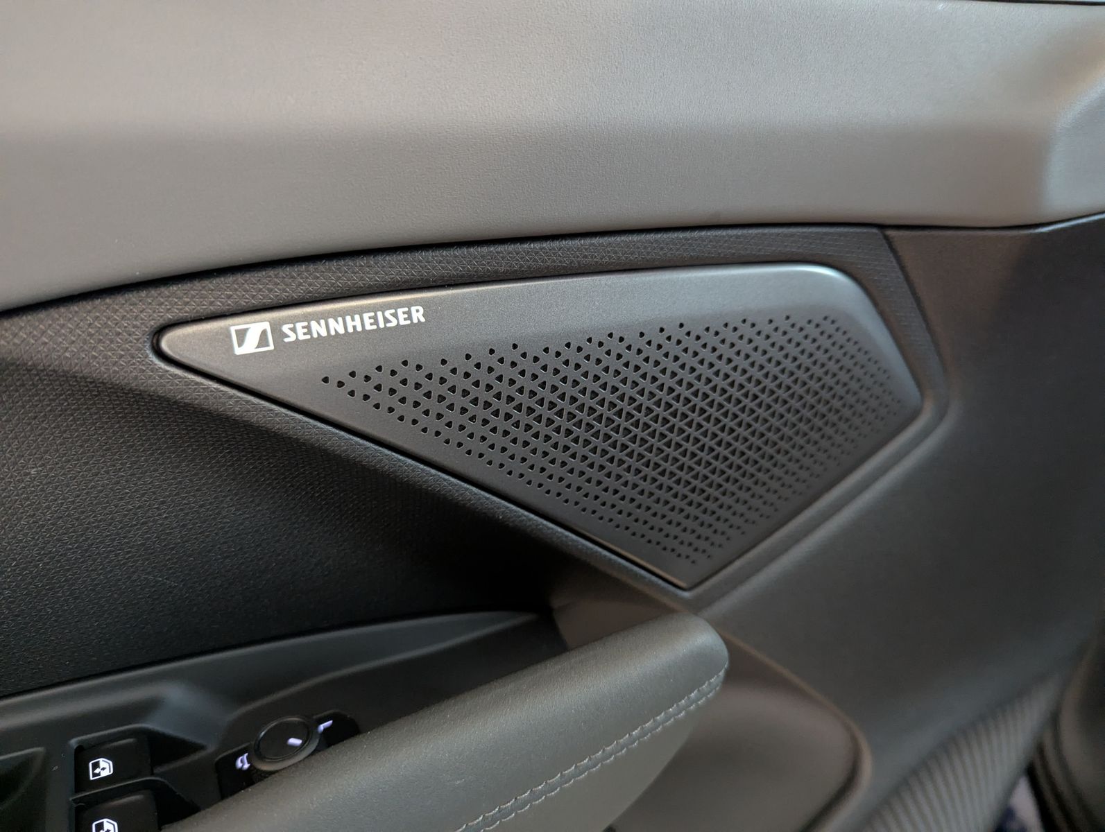 CUPRA Terramar 1.5 eTSI Sennheiser Edge-Paket HUD 19" - Image 21