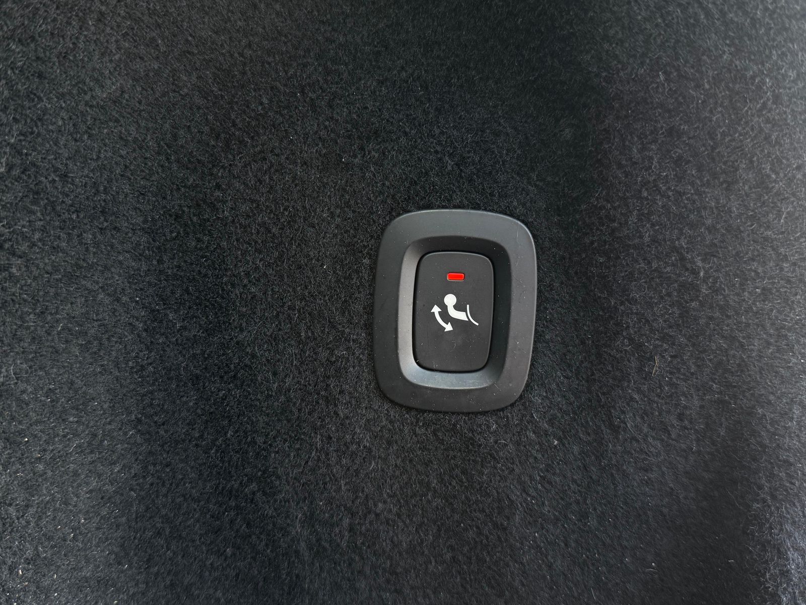Fahrzeugabbildung Volvo XC60 Momentum Pro 2WD LED+NAVI+AHK+KAM+PARK+DAB+