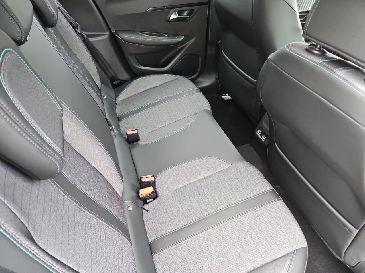 Fahrzeugabbildung Peugeot 208 Allure